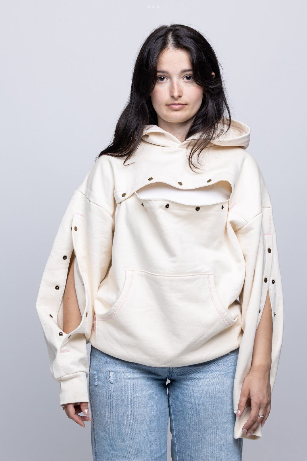 Crème HUG Hoodie: IV Accessible 350 GSM